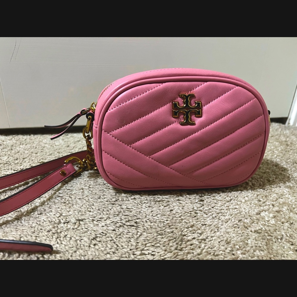 Tory Burch Kira Camera Crossbody bag in Pink City